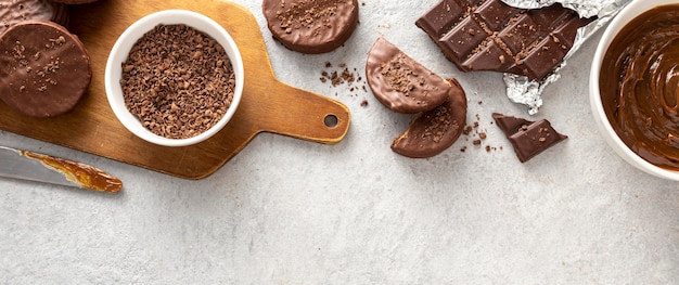 Bovenaanzicht van heerlijke alfajores-koekjes