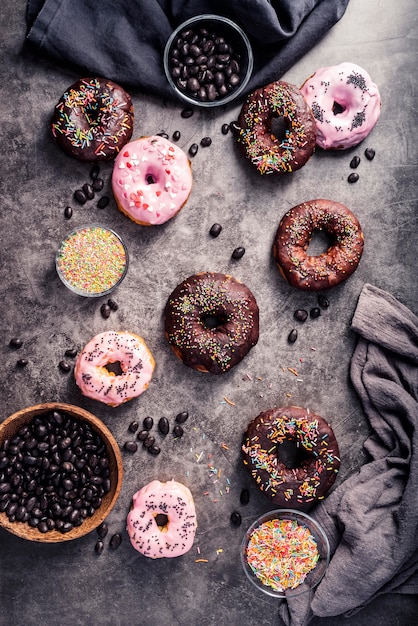 Bovenaanzicht van heerlijke donuts concept