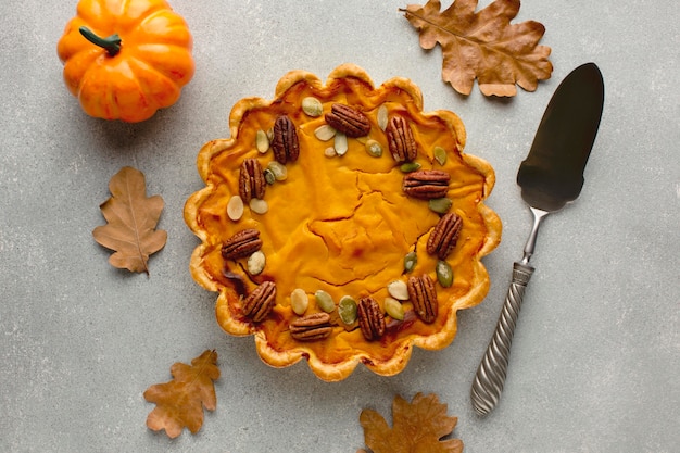 Bovenaanzicht van heerlijke thanksgiving pompoentaart