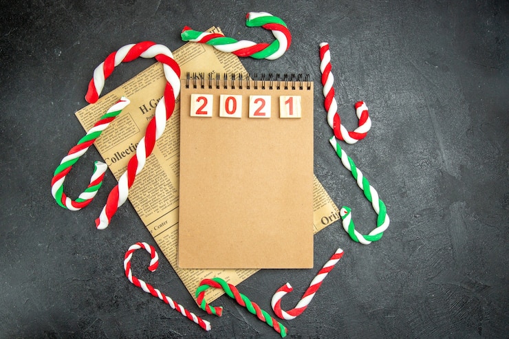 Gratis Foto bovenaanzicht van heerlijke zelfgemaakte kleine koekjes voor kerstmis