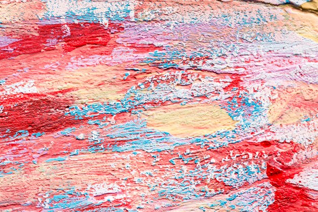 Bovenaanzicht van kleurrijke verf penseelstreken op het oppervlak