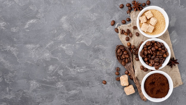 Bovenaanzicht van koffie met kopie ruimte