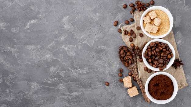 Bovenaanzicht van koffie met kopie ruimte