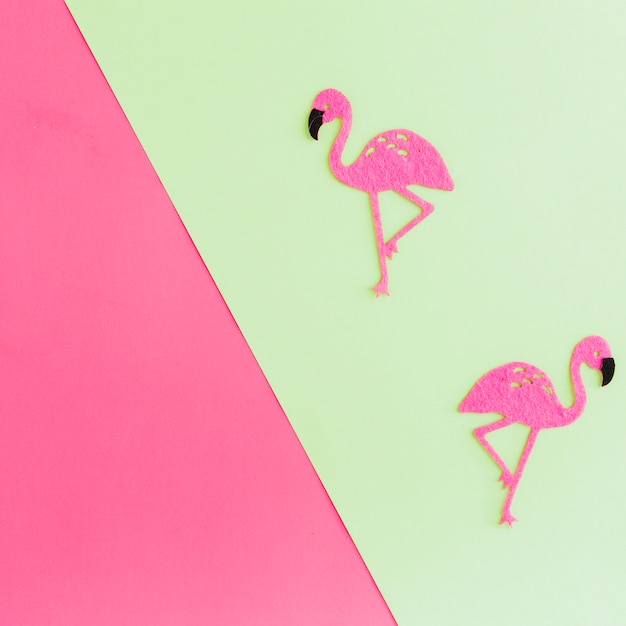 Gratis foto bovenaanzicht van papieren flamingo's