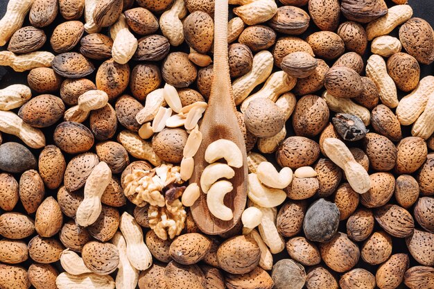 Gratis foto bovenaanzicht van samengestelde mengeling van noten