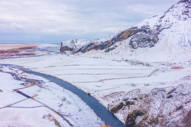 Bovenaanzicht van Skogafoss waterval aan de zuidkust van IJsland.