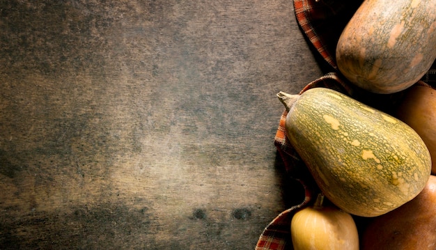 Bovenaanzicht van verschillende herfst squash met kopie ruimte