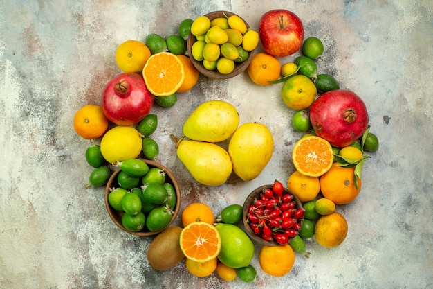 Bovenaanzicht vers fruit verschillende zachte vruchten op witte achtergrond gezondheid boom kleur citrus rijp lekker