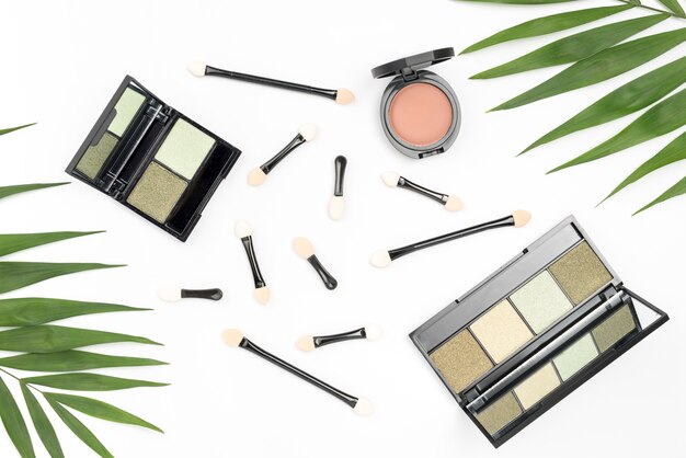 Bovenaanzicht verschillende cosmetica arrangement