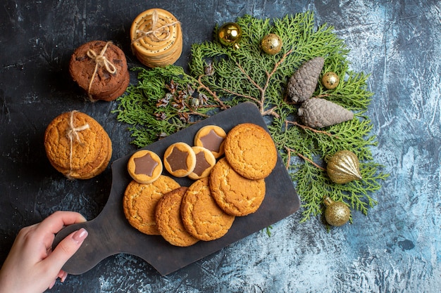 Bovenaanzicht verschillende heerlijke kerstkoekjes