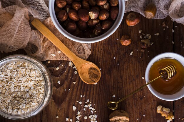 Bovenaanzicht verse gourmet snack op tafel