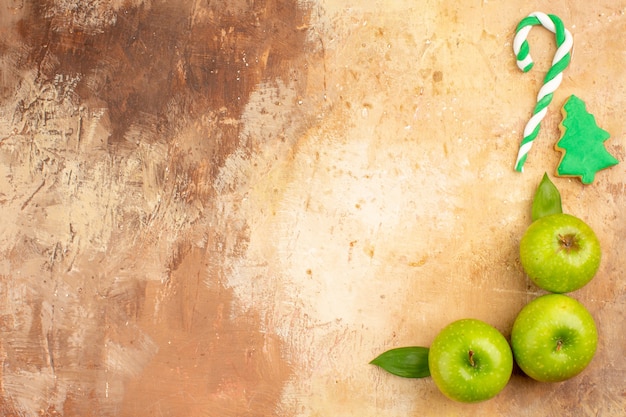 Gratis foto bovenaanzicht verse groene appels