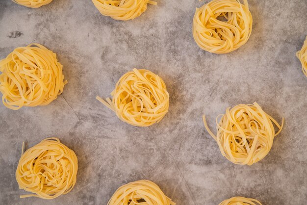 Bovenaanzicht verzameld pasta