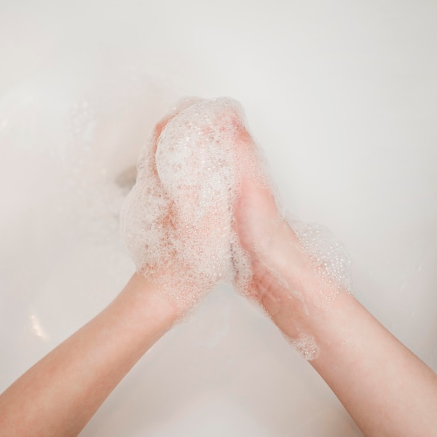 Bovenaanzicht wassen handen proces