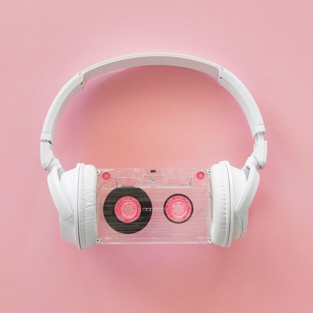 Bovenbeeld van het muziekconcept van de koptelefoon
