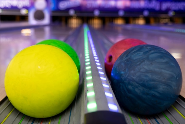 Gratis foto bowling apparatuur binnenshuis stilleven