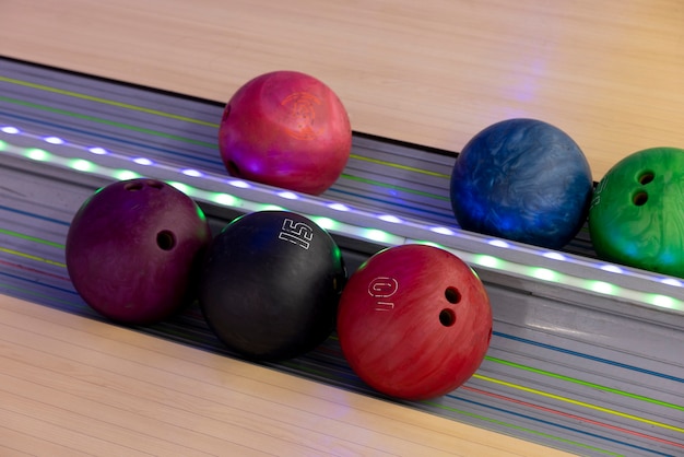 Gratis foto bowling apparatuur binnenshuis stilleven