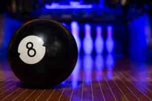 Gratis foto bowling apparatuur binnenshuis stilleven