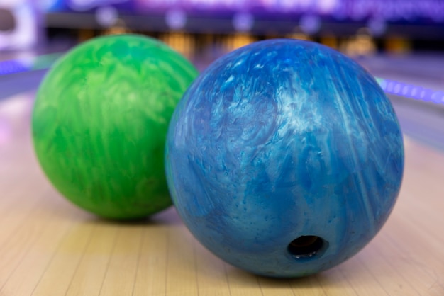 Bowlingballen arrangement stilleven