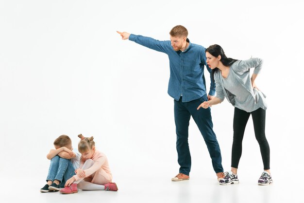 Boze ouders die hun kinderen uitschelden