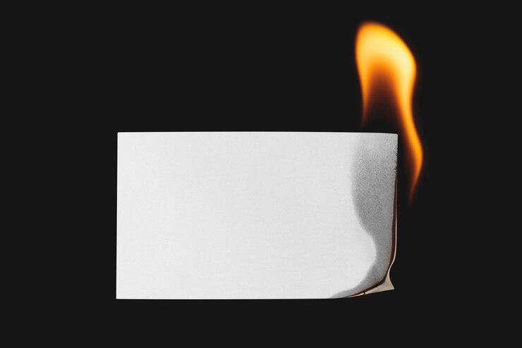 Gratis Foto brandend papier, realistische vlam met lege ontwerpruimte