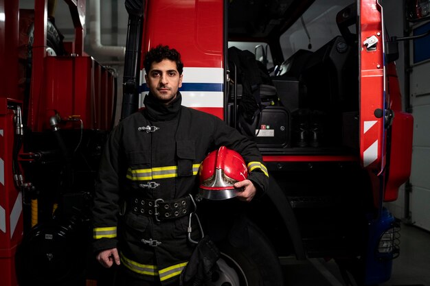 Brandweerlieden klaar voor zijn missie