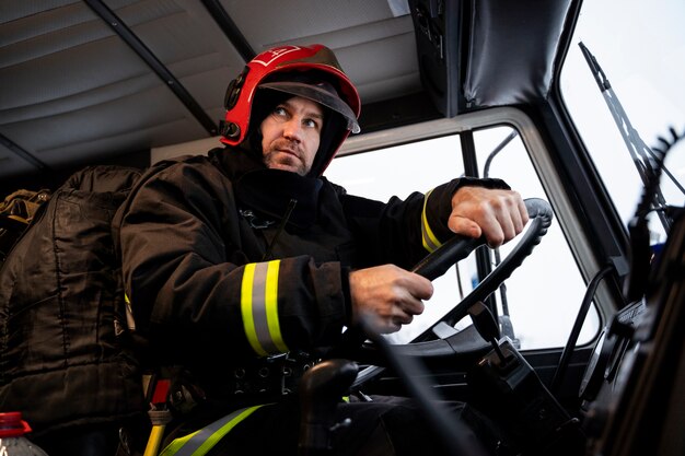 Brandweerman klaar voor zijn missie