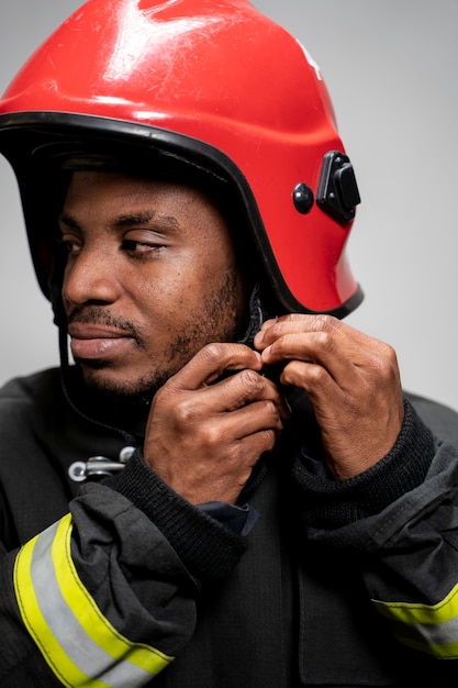 Brandweerman klaar voor zijn missie