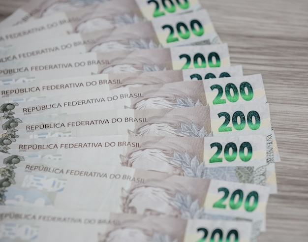 Braziliaanse bankbiljetten van 50 en 100 reais