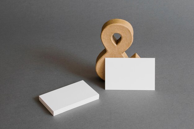 Briefpapierconcept met visitekaartjes