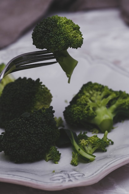 Broccoli op de tafel