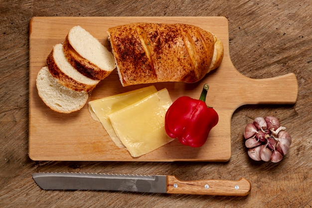 Brood omgeven door heerlijk eten