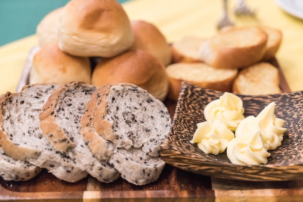 brood op tafel