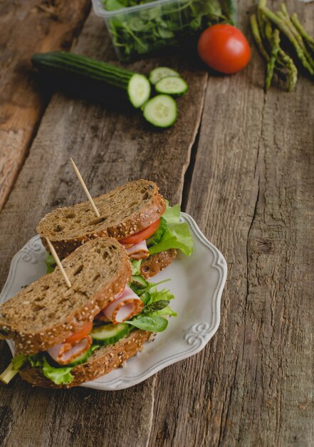 Broodjes op tafel