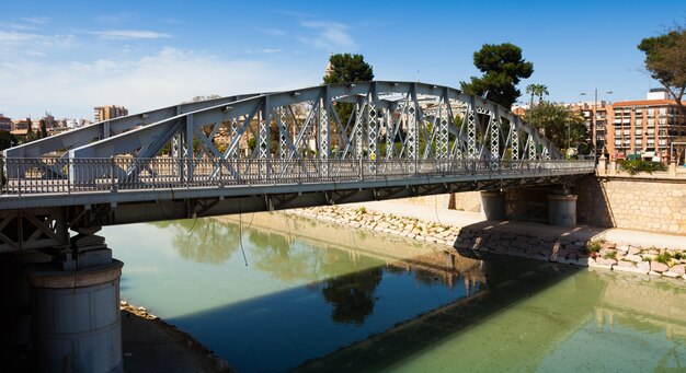Brug over de rivier de Segura genaamd Puente Nuevo