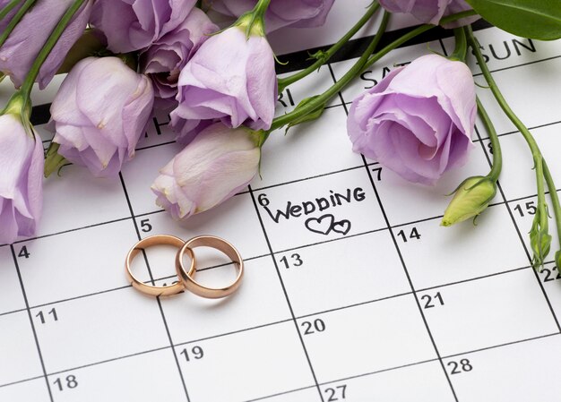 Bruiloft met twee harten geschreven op kalender