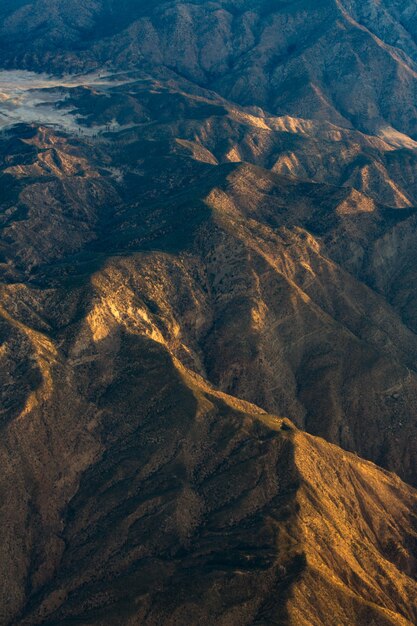 Bruin luchtfoto bergschot