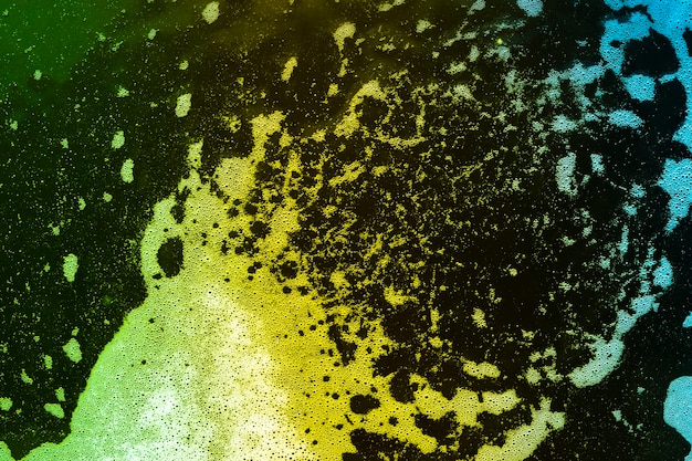 Bubbels op gradiënt gekleurde vloeistof