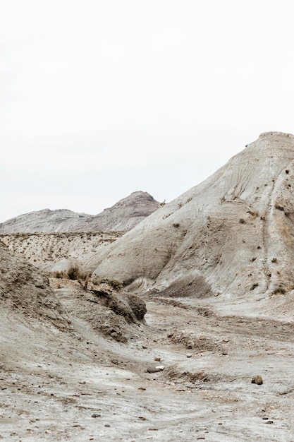 Buiten landschap met heuvels