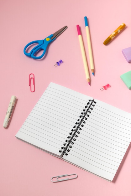 Gratis foto bullet journal stilleven bovenaanzicht