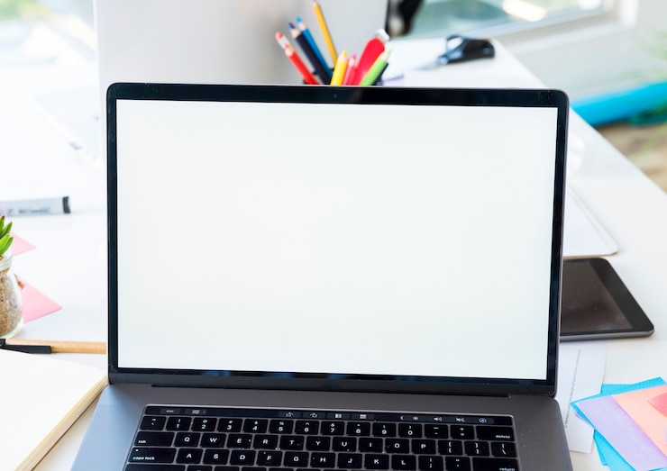 Gratis Foto bureaudesktop met laptop