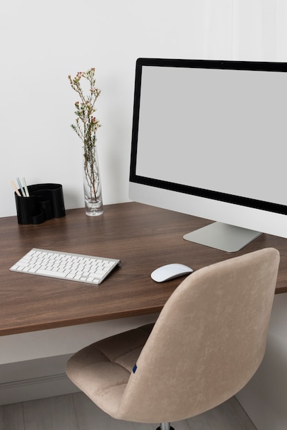 Bureauopstelling met monitor hoge hoek