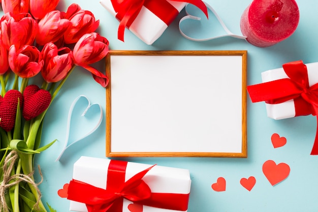 Gratis foto cadeaus voor frame en valentijnsdag