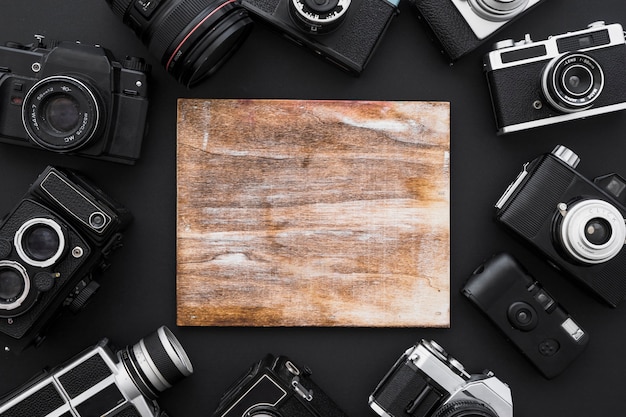 Gratis foto camera's rond houten plank