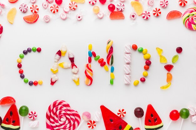 Candy woord geschreven met lekkere snoepjes