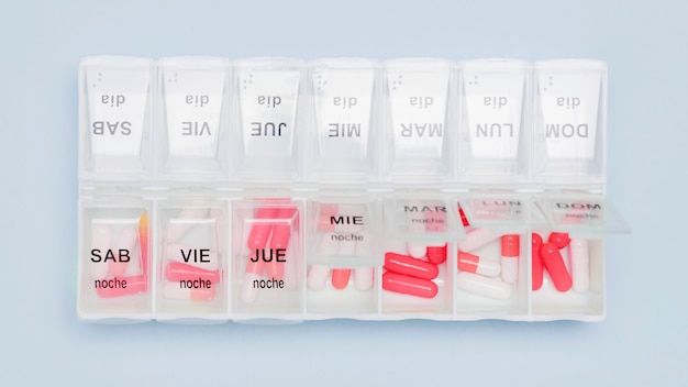 Capsules in pil organizer bovenaanzicht