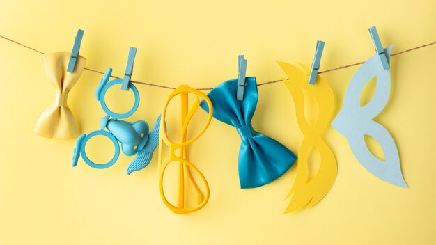 Carnaval schattige maskers aan een touw