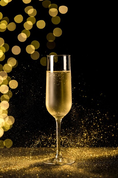 Champagneglas met bokehverlichting