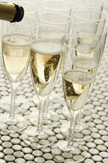 Gratis foto champagneglazen met champagne