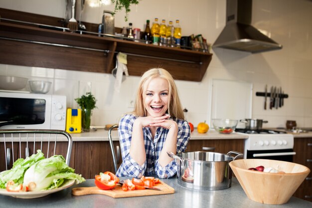 cheeful vis denken peinzende zeebaars